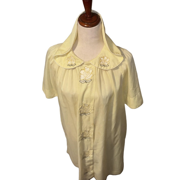 Vintage Yellow house coat embroidered flowers Loungees sz 14 snaps summer - Picture 2 of 11